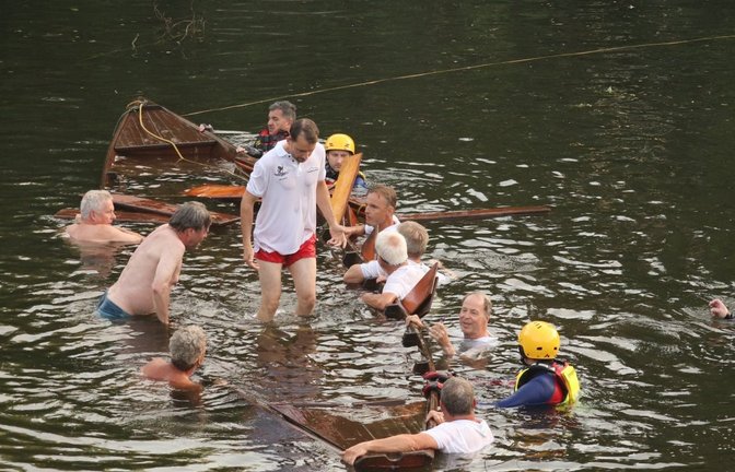 Der Stocherkahn schwimmt weiter, nur eben knapp unter der Wasseroberfläche. <span class='image-autor'>Foto: van Bergen</span>