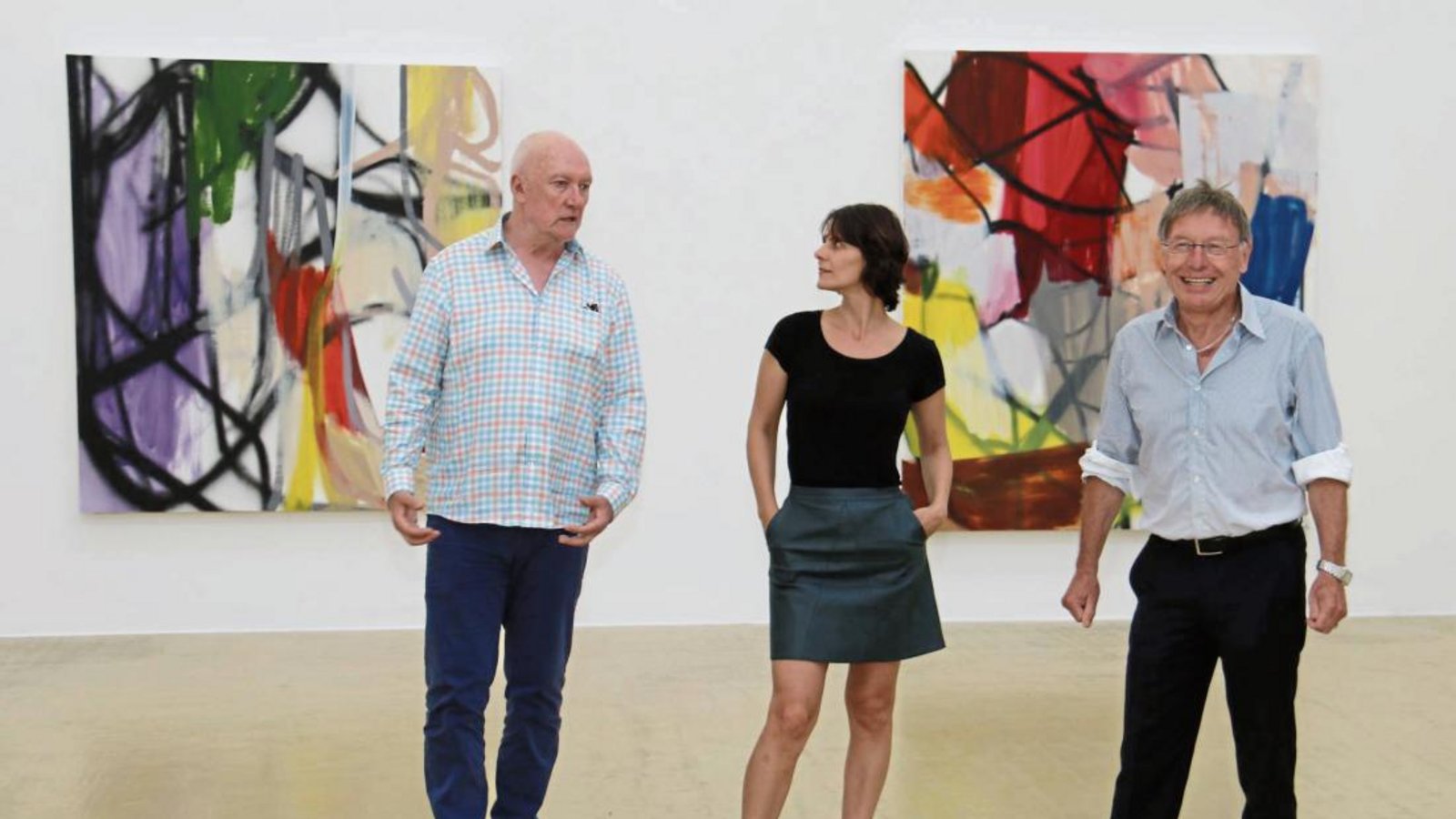 Freude bei Peter Klein (rechts) über die Ausstellung mit den Arbeiten des befreundeten Paares Scully und Tomasko (von links).  Fotos: Rücker