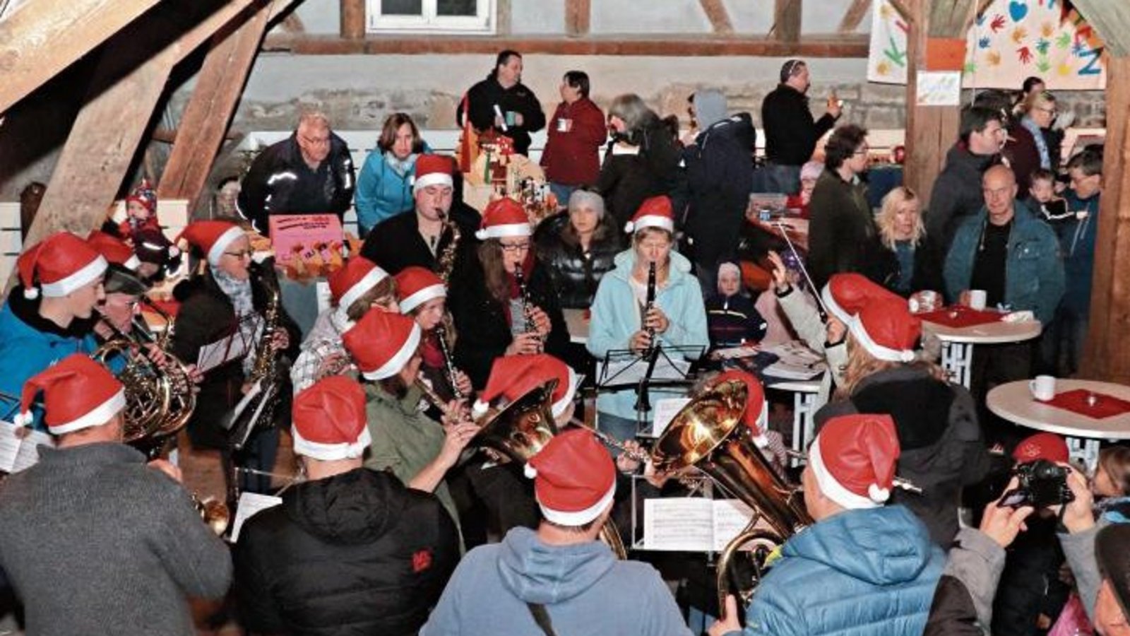 „Alle Jahre wieder“ spielt die Stadtkapelle beim Adventsmarkt. Fotos: Gergen „Alle Jahre wieder“ spielt die Stadtkapelle beim Adventsmarkt. Fotos: Gergen