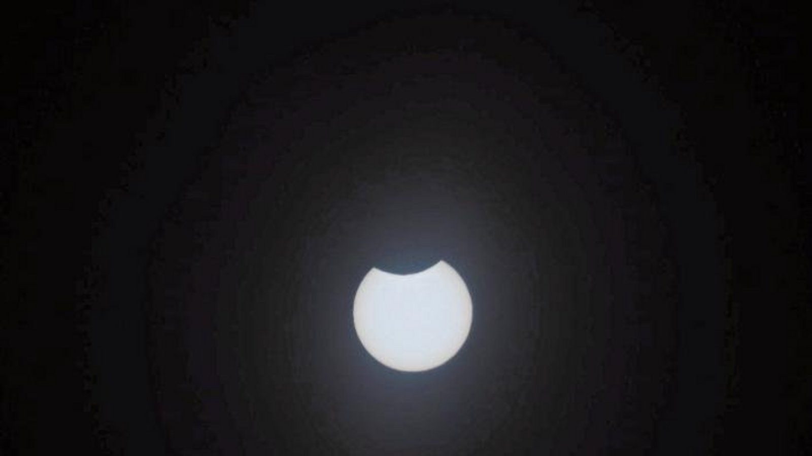 „Ich habe heute (10. Juni) um circa 12.25 Uhr ein Bild von der partiellen Sonnenfinsternis hier in Kleinglattbach gemacht“, schreibt Hannah Wunderlich zu ihrem Foto.