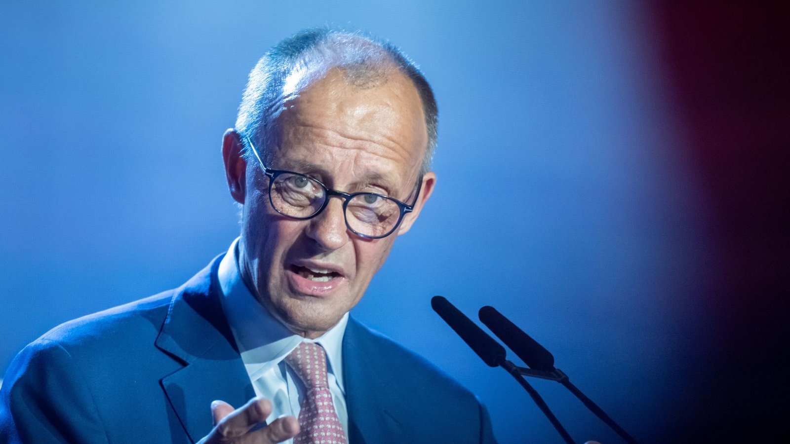 Bundeskanzler Friedrich Merz (CDU) spricht anders als sein Vorgänger.Foto: Michael Kappeler/dpa Bundeskanzler Friedrich Merz (CDU) spricht anders als sein Vorgänger.Foto: Michael Kappeler/dpa