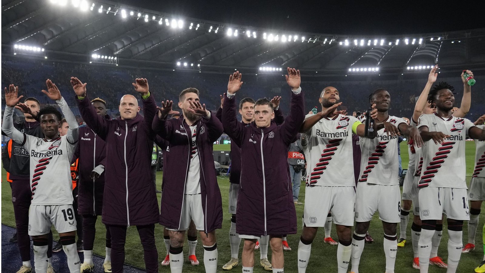 Europa League: Bayer Leverkusen schlägt in der K.o.-Runde den As Rom und kommt seinem Traum vom Triple näher.Foto: dpa/Andrew Medichini
