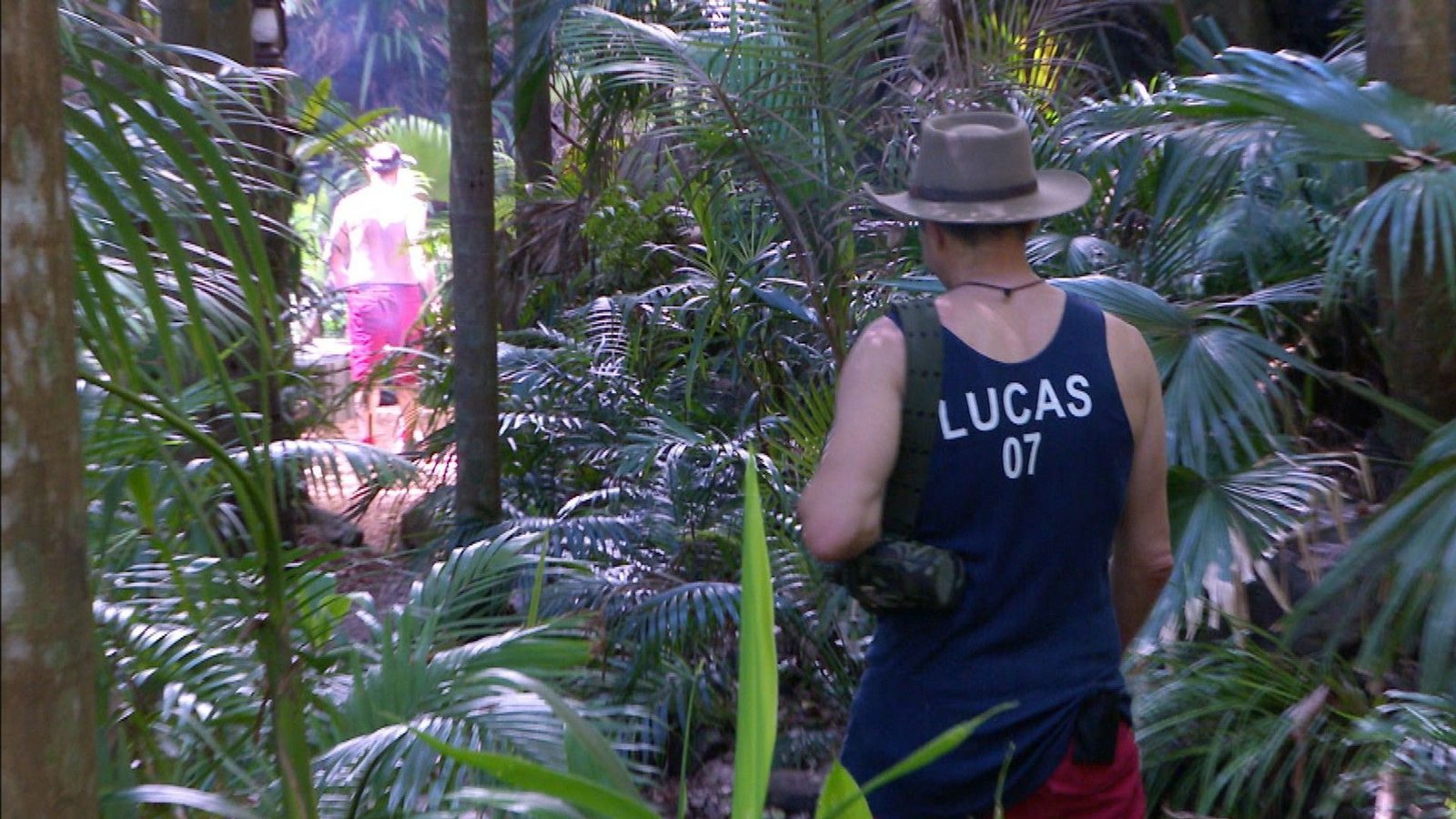 Lucas fühlt sich zurückgelassen, als Gigi und Papis ohne ihn zum Camp zurückkehren.Foto: RTL