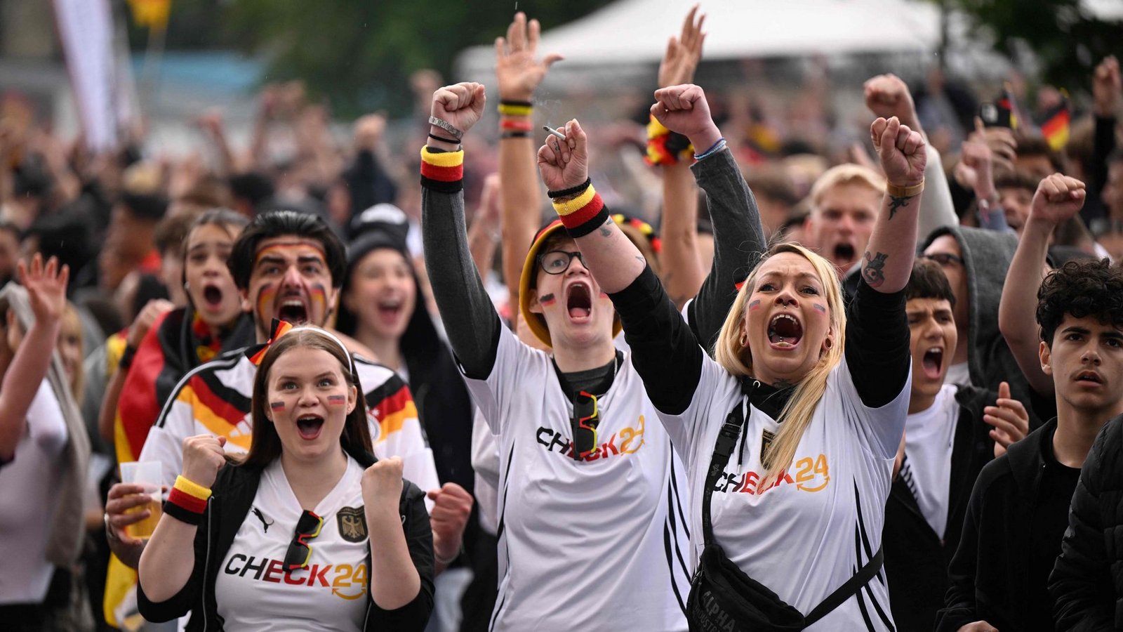 Der Auftritt der DFB-Elf löste Freude aus beim Public Viewing in Deutschland.Foto: AFP Der Auftritt der DFB-Elf löste Freude aus beim Public Viewing in Deutschland.Foto: AFP