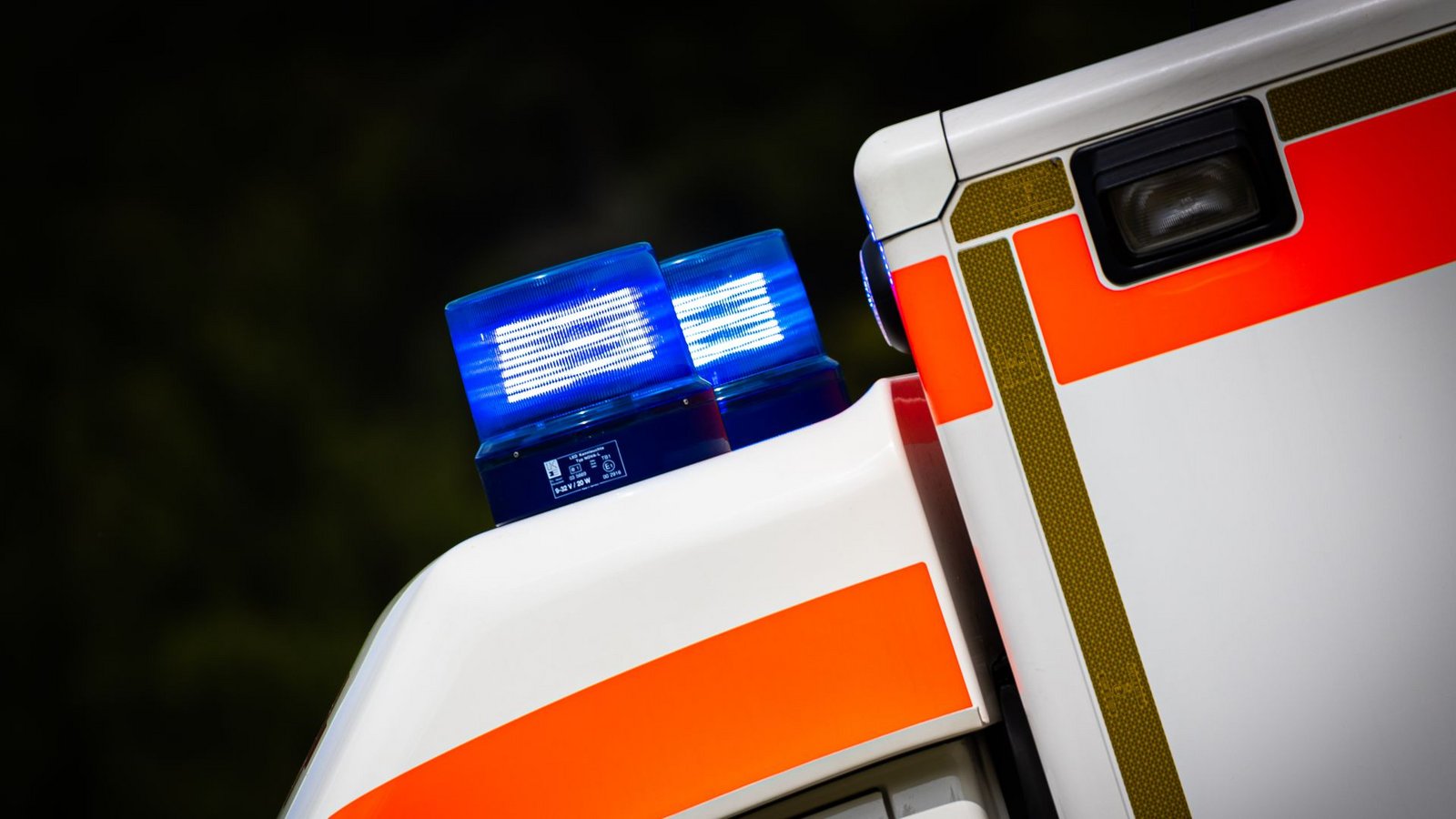 Für den Autofahrer kam jede Hilfe zu spät. (Symbolbild)Foto: Moritz Frankenberg/dpa/Moritz Frankenberg Für den Autofahrer kam jede Hilfe zu spät. (Symbolbild)Foto: Moritz Frankenberg/dpa/Moritz Frankenberg