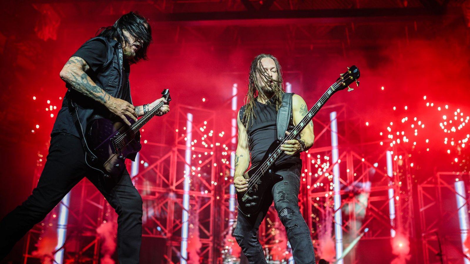 Viele Coverversionen stehen am Freitag auf der Setlist, werden von den Fans frenetisch gefeiert.Foto: Lichtgut Viele Coverversionen stehen am Freitag auf der Setlist, werden von den Fans frenetisch gefeiert.Foto: Lichtgut