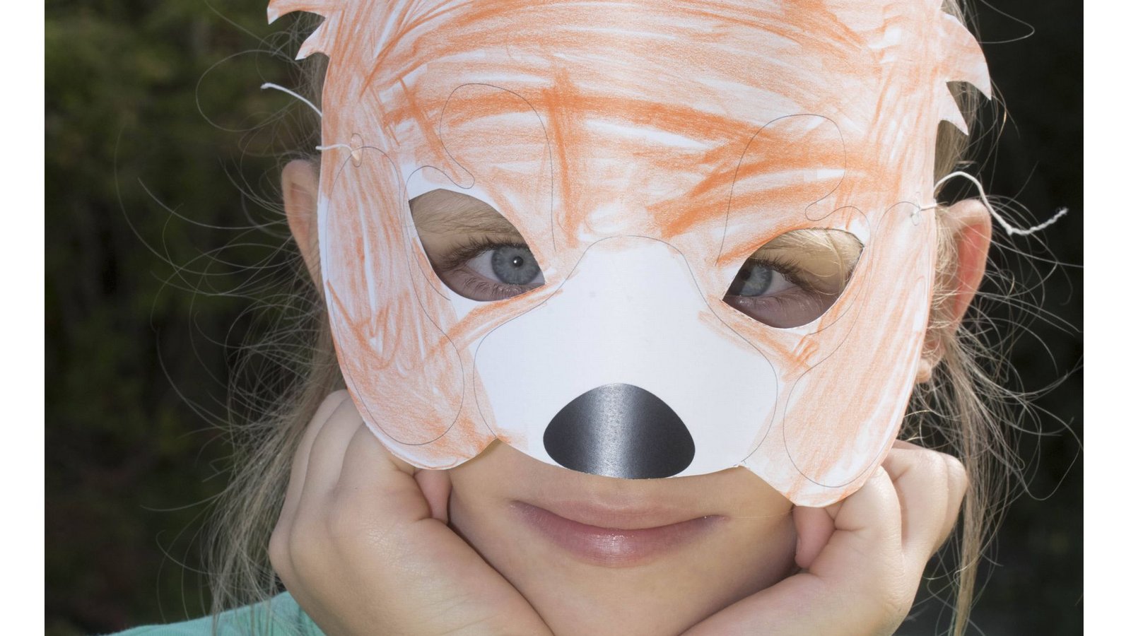 KInder mit Maske sind Moskau ein Dorn im Auge.Foto: imago/Elmar Gubisch KInder mit Maske sind Moskau ein Dorn im Auge.Foto: imago/Elmar Gubisch