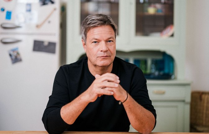 Robert Habeck hat seine Kanzlerkandidatur offiziell verkündet – am Küchentisch.<span class='image-autor'>Foto: Elias Keilhauer/Elias Keilhauer</span>