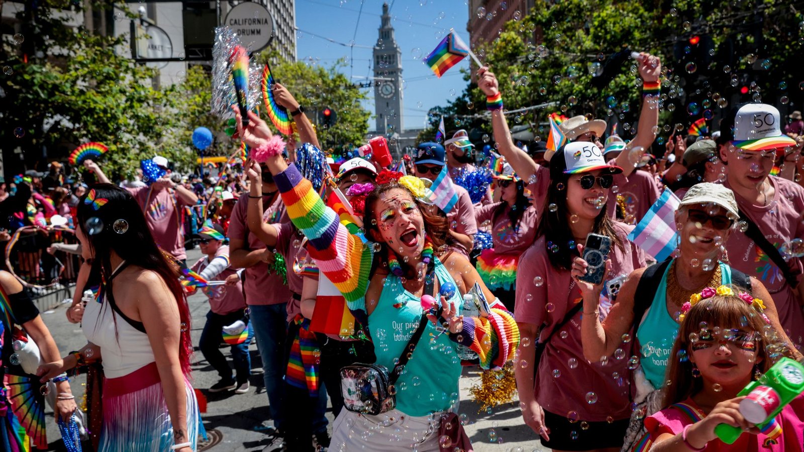 Hunderttausende sind als Pride-Teilnehmer und Zuschauer in San Francisco dabei.Foto: Brontë Wittpenn/San Francisco Chronicle/AP/dpa Hunderttausende sind als Pride-Teilnehmer und Zuschauer in San Francisco dabei.Foto: Brontë Wittpenn/San Francisco Chronicle/AP/dpa