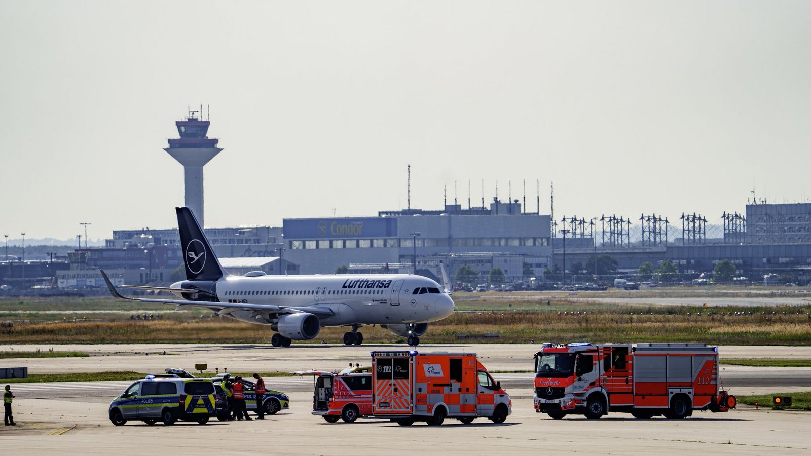 Die Klimaaktivisten hatten auch am Frankfurter Flughafen zugeschlagen. (Archivbild)Foto: dpa/Andreas Arnold Die Klimaaktivisten hatten auch am Frankfurter Flughafen zugeschlagen. (Archivbild)Foto: dpa/Andreas Arnold