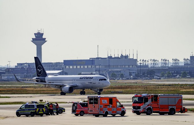 Die Klimaaktivisten hatten auch am Frankfurter Flughafen zugeschlagen. (Archivbild)<span class='image-autor'>Foto: dpa/Andreas Arnold</span>