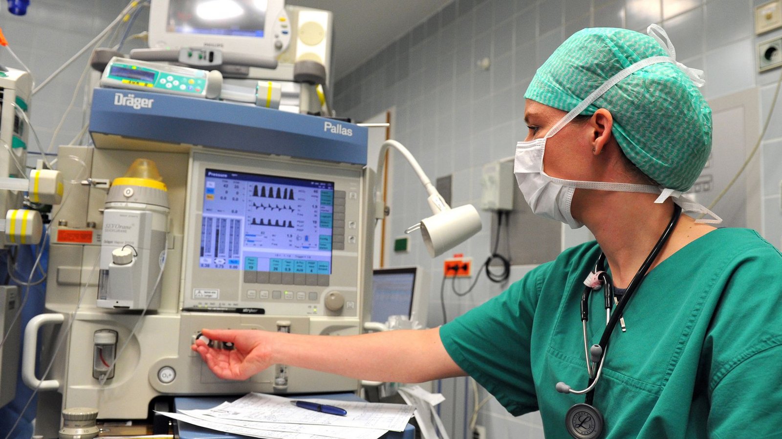 Arbeitsstrukturen und männlich dominierte Haltungen behindern die Aufstiegsmöglichkeiten von Ärztinnen in Kliniken.Foto: dpa/JPS Foto Arbeitsstrukturen und männlich dominierte Haltungen behindern die Aufstiegsmöglichkeiten von Ärztinnen in Kliniken.Foto: dpa/JPS Foto
