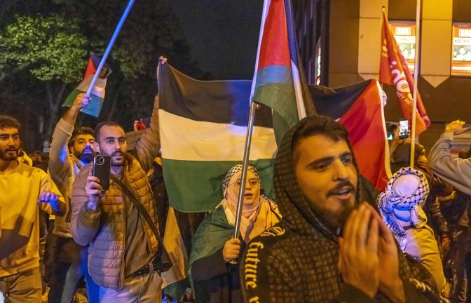 Auf propalästinensischen Demonstrationen kommt es immer wieder zu antisemitischen Vorfällen.<span class='image-autor'>Foto: imago//Jochen Tack</span>