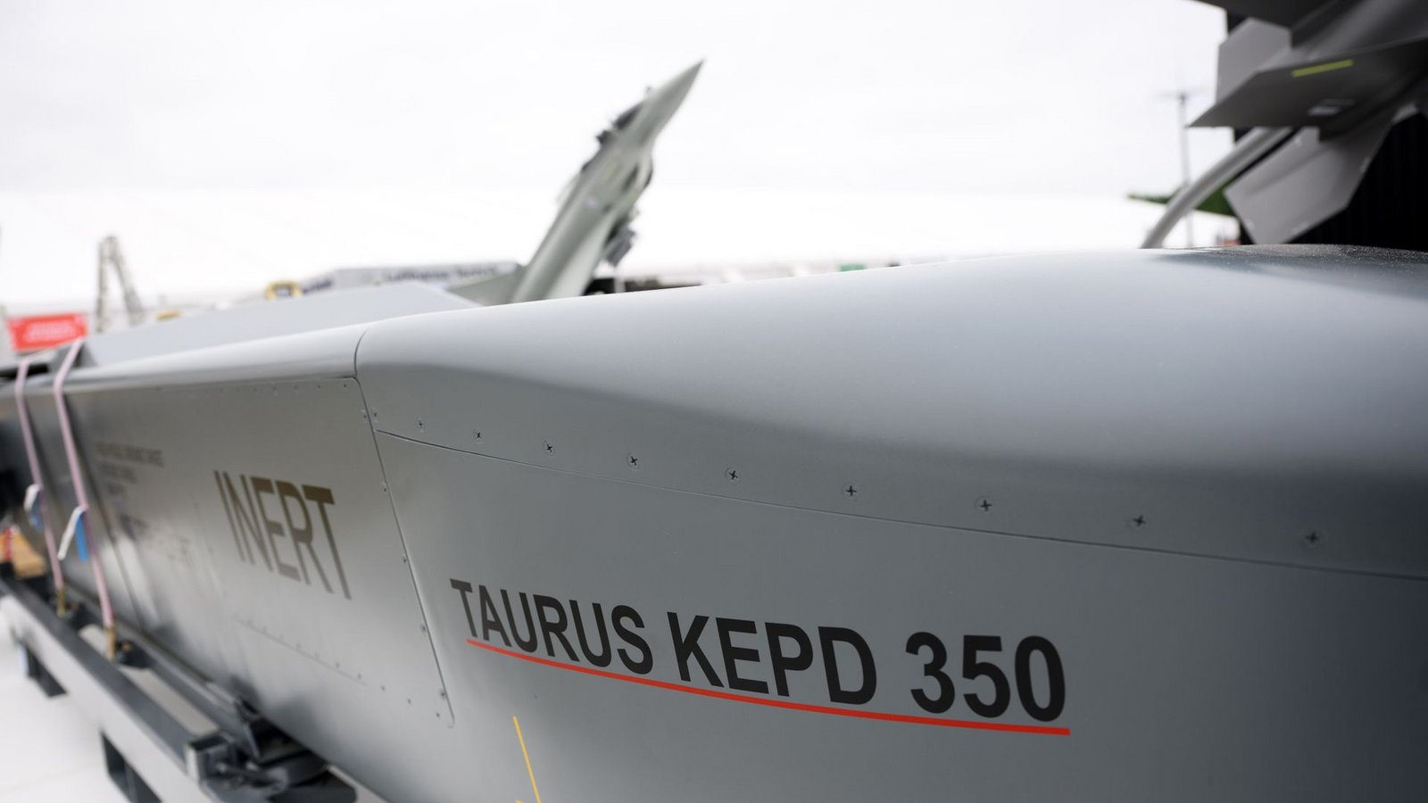 Der Marschflugkörper Taurus KEPD-350Foto: dpa/Bernd von Jutrczenka