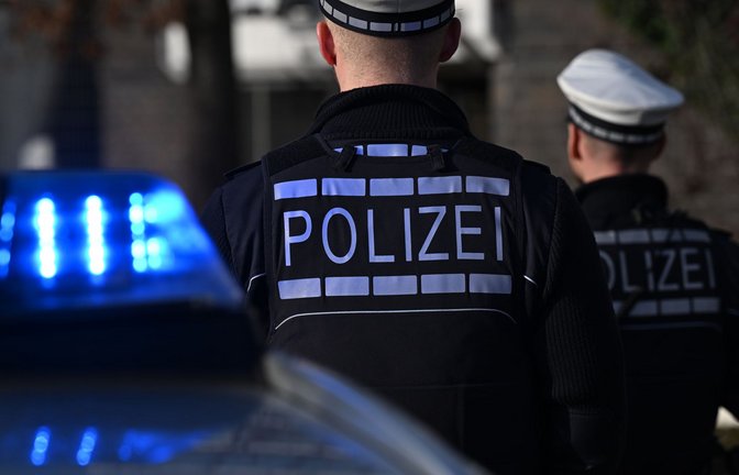 Die Polizei ermittelt. (Symbolbild)<span class='image-autor'>Foto: Bernd Weißbrod/dpa/Bernd Weißbrod</span>