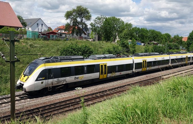 Könnten bald seltener fahren: Züge in Baden-Württemberg werden zum Teil auch vom Bund finanziert. (Archivbild)<span class='image-autor'>Foto: dpa/Christian Johner</span>