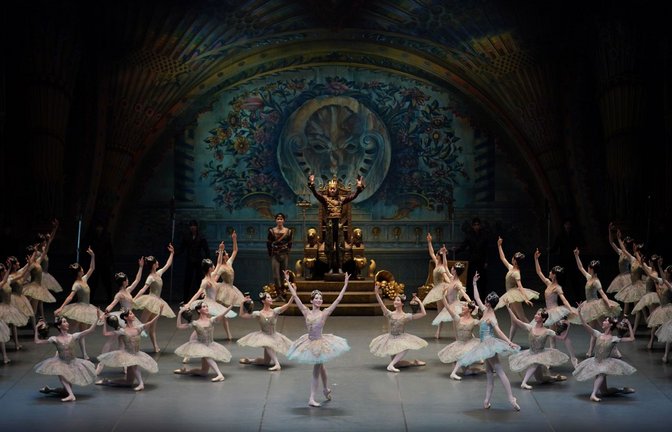 Wie ein Besuch im Ballettmuseum: Szene aus „Le Corsaire“ mit dem Koreanischen Nationalballett<span class='image-autor'>Foto: Koreanisches Nationalballett</span>