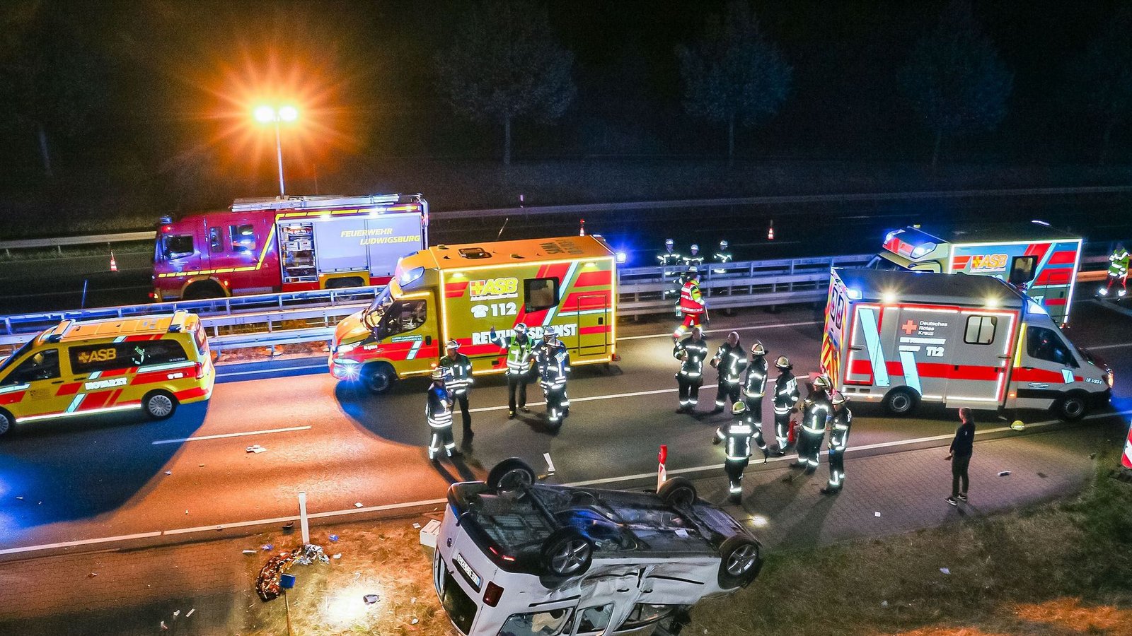 Die Retter werden zu immer mehr Einsätzen gerufen (hier auf der B 27 bei Eglosheim) – der Druck auf das System nimmt zu.Foto: KS-Images.de/Karsten Schmalz