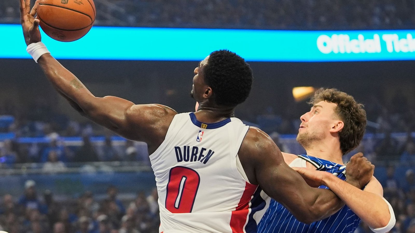 Das Duell zwischen Orlando und Detroit war hart umkämpft.Foto: John Raoux/AP/dpa