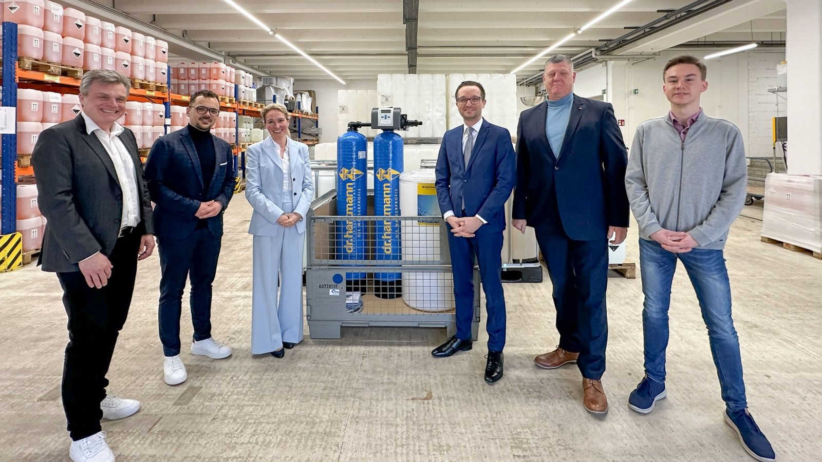 Besuch in Kleinglattbach (von links): Oliver Martin, Rick Kirstein, Katharina Conzelmann, Benjamin Strasser, Roland Zitzmann und Jon Buchmüller. Foto: Vogt Besuch in Kleinglattbach (von links): Oliver Martin, Rick Kirstein, Katharina Conzelmann, Benjamin Strasser, Roland Zitzmann und Jon Buchmüller. Foto: Vogt