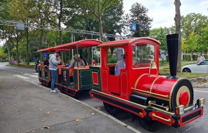 Eine Bimmelbahn verbindet künftig Riesenrad und Residenzschloss in Ludwigsburg. <span class='image-autor'>Foto: p</span>