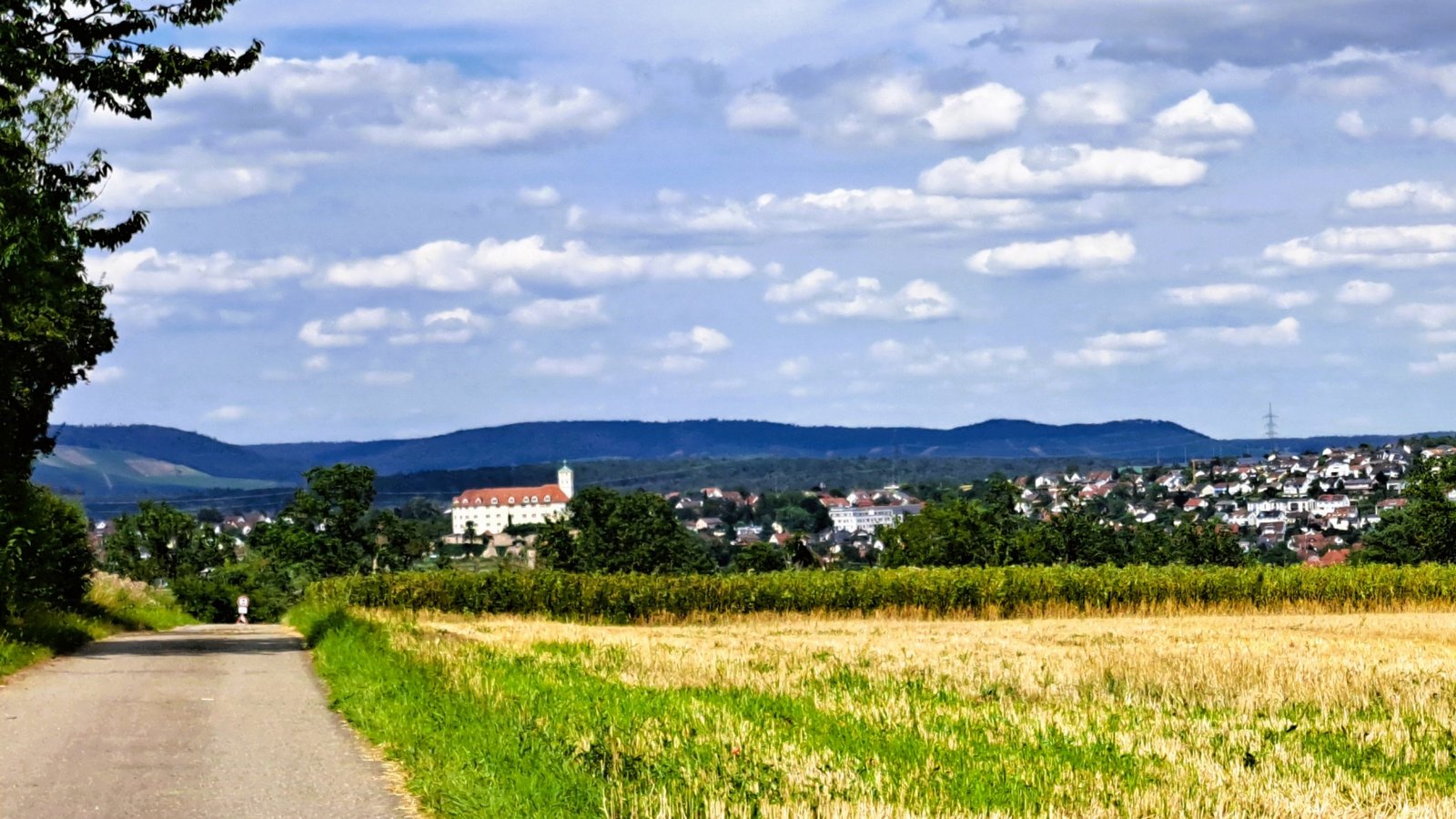 Tolle Ausblicke warten auf die Wandergruppe bei der S-VKZ-Tour.  Fotos: König