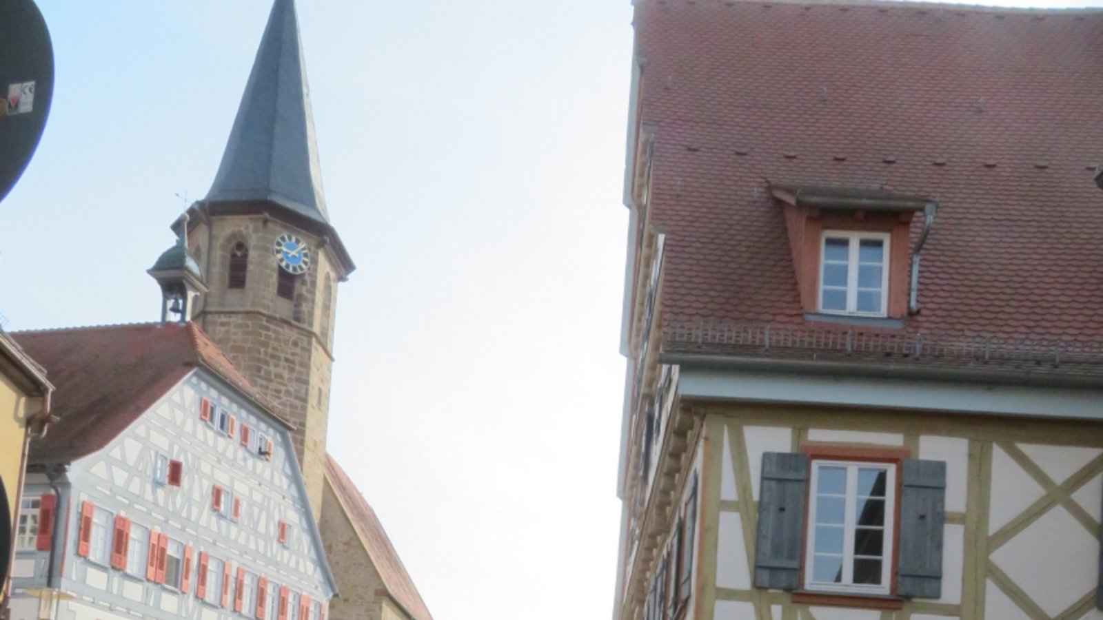 Vorbei an der Kirche in Enzweihingen.