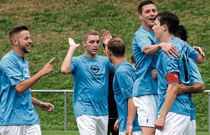 Vertrautes Bild: Die Häfnerhaslacher Mannschaft hatte seit ihrem Aufstieg nur Siege zu bejubeln. Jetzt kommt der TSV Phönix. Foto: Küppers