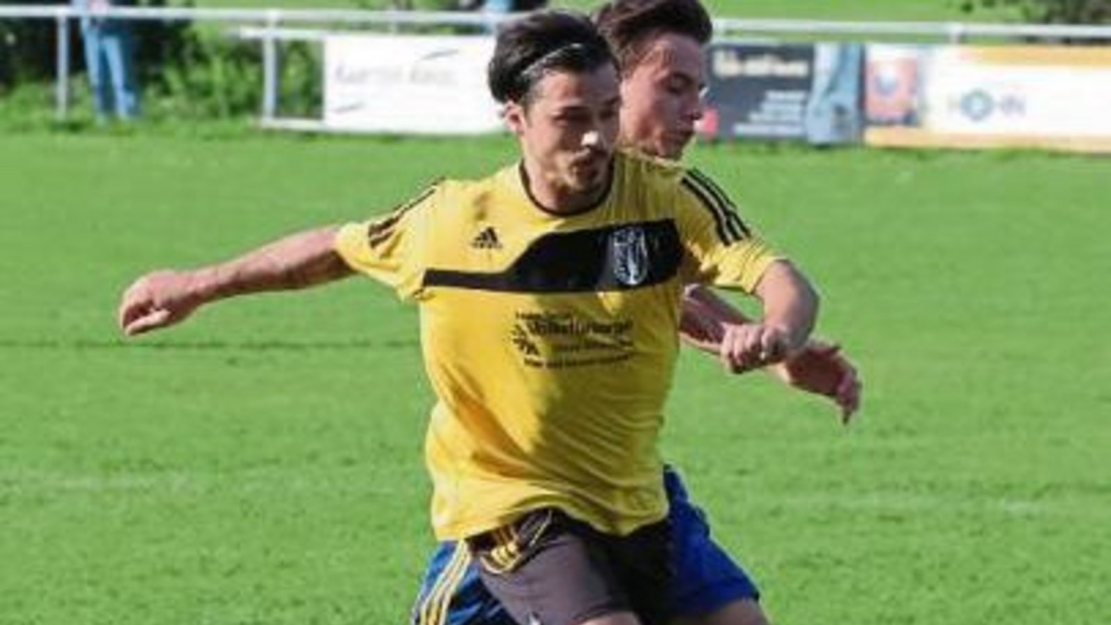 Oberriexingens Benjamin Langhans (vorne) ist mit 17 Treffern zusammen mit Vaihingens Qendrim Emini zweitbester Torschütze in der Kreisliga B 5. Foto: Nachreiner Oberriexingens Benjamin Langhans (vorne) ist mit 17 Treffern zusammen mit Vaihingens Qendrim Emini zweitbester Torschütze in der Kreisliga B 5. Foto: Nachreiner