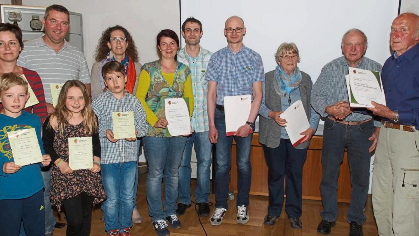 Diese Mitglieder des Schwäbischen Albvereins, Ortsgruppe Häfnerhaslach, wurden für ihre langjährige Vereinstreue geehrt. Foto: p Diese Mitglieder des Schwäbischen Albvereins, Ortsgruppe Häfnerhaslach, wurden für ihre langjährige Vereinstreue geehrt. Foto: p