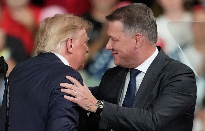 Audi-Chef Gernot Döllner steht für seinen Auftritt mit US-Präsident Trump in der Kritik. (Archivbild)<span class='image-autor'>Mike Stewart/AP/dpa</span>