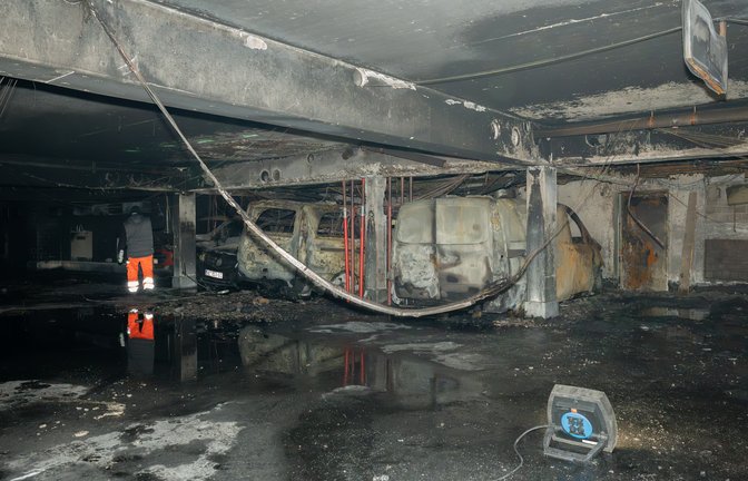 In der Tiefgarage sind im Februar mehrere Fahrzeuge komplett ausgebrannt. Archivfoto: VKZ/Herth