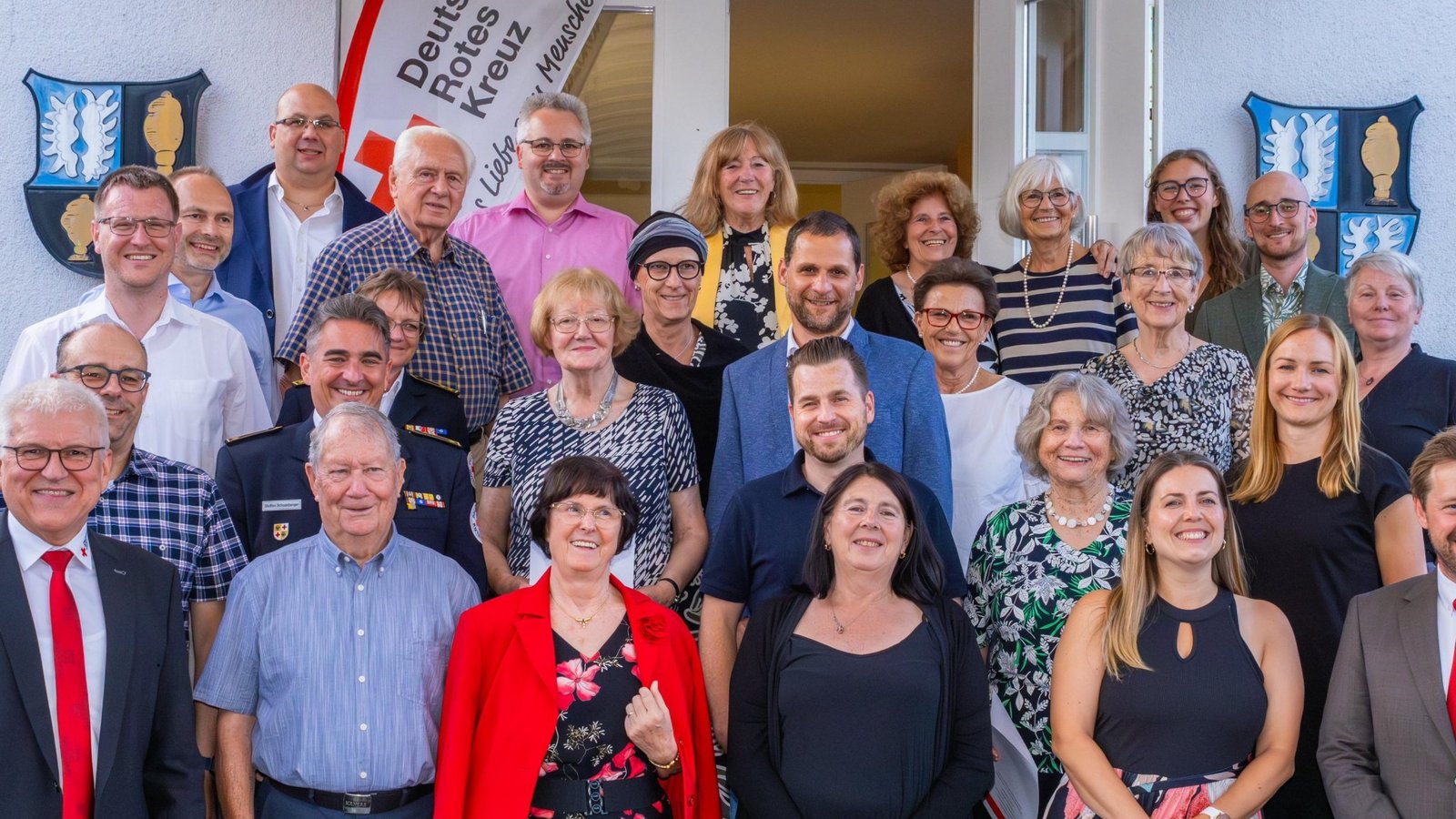 Die Geehrten des DRK-Kreisverbands Ludwigsburg mit Präsident Gerd Maisch (vorne links). Foto: Denis Zinkel Die Geehrten des DRK-Kreisverbands Ludwigsburg mit Präsident Gerd Maisch (vorne links). Foto: Denis Zinkel