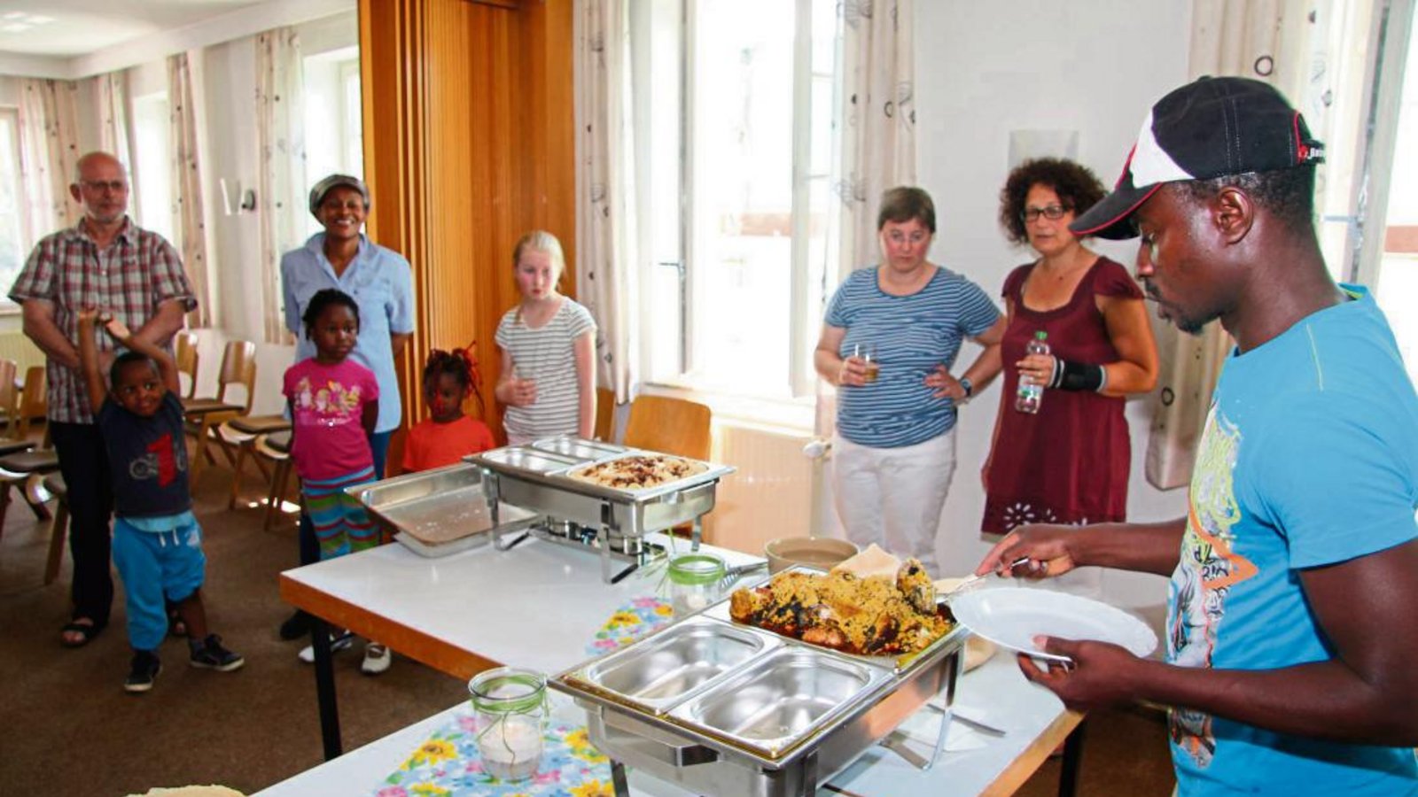 Alexander Ideh erklärt das nigerianische Festessen Egusi Soup. Fotos: Gergen Alexander Ideh erklärt das nigerianische Festessen Egusi Soup. Fotos: Gergen