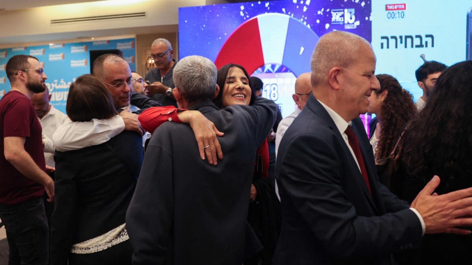 Anhänger der arabischen Pateien können sich freuen, sie haben dazugewonnen.AHMAD GHARABLI/afp