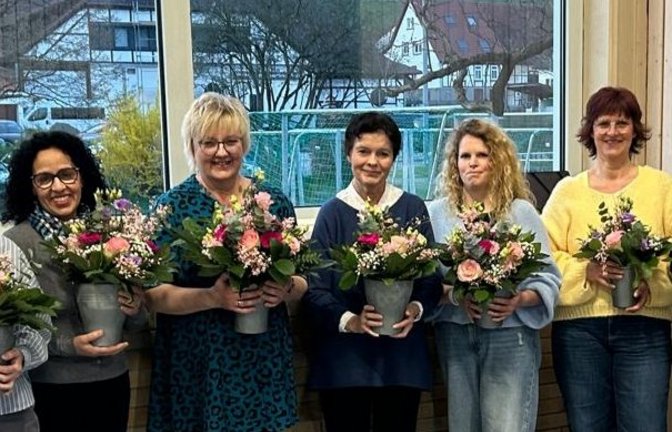 Mitgliederehrung beim KPV (von links): Monika Bäuerle (zweite Vorsitzende) Bärbel Holzäpfel-Zwaygardt. Mona Masbahi, Manuela Kiefer, Christa Maurer, Steffi Fischer, Monika Bicking, Andrea Beurer, Christhild Horsch Truckses und Claudia Gröninger (erste Vorsitzende).  <span class='image-autor'>Foto: p</span>