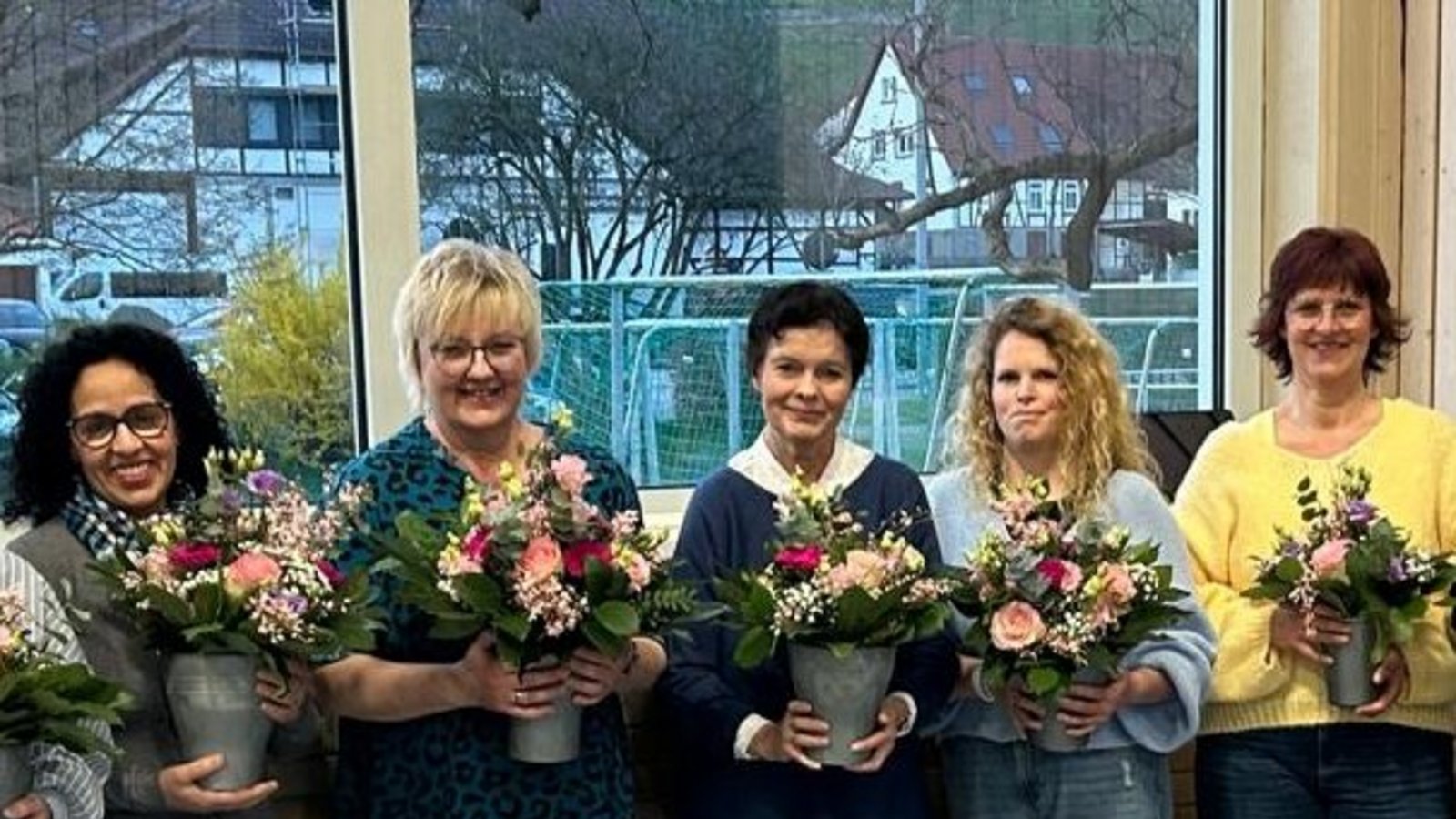 Mitgliederehrung beim KPV (von links): Monika Bäuerle (zweite Vorsitzende) Bärbel Holzäpfel-Zwaygardt. Mona Masbahi, Manuela Kiefer, Christa Maurer, Steffi Fischer, Monika Bicking, Andrea Beurer, Christhild Horsch Truckses und Claudia Gröninger (erste Vorsitzende). Foto: p Mitgliederehrung beim KPV (von links): Monika Bäuerle (zweite Vorsitzende) Bärbel Holzäpfel-Zwaygardt. Mona Masbahi, Manuela Kiefer, Christa Maurer, Steffi Fischer, Monika Bicking, Andrea Beurer, Christhild Horsch Truckses und Claudia Gröninger (erste Vorsitzende). Foto: p