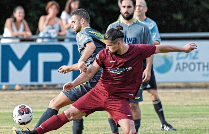 Waldemar Grinko (vorne) bringt viel spielerische Klasse mit und macht den TSV Enzweihingen damit noch unausrechenbarer. Foto: Leitner