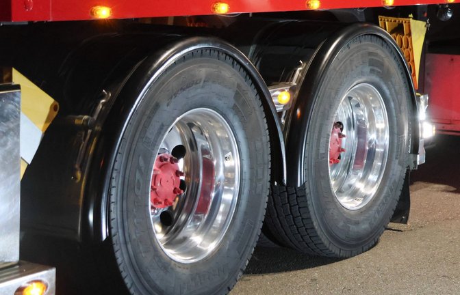 Das kann gefährlich werden: Nicht nur Lkw-Reifen sind vom aktuellen Rückruf bei Michelin erfasst.<span class='image-autor'>Foto: IMAGO/Geisser</span>