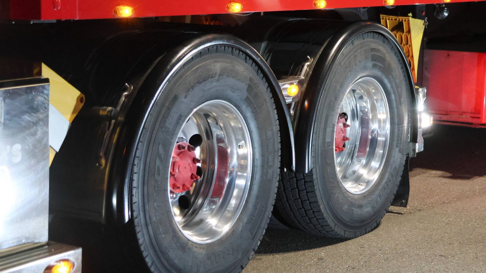 Das kann gefährlich werden: Nicht nur Lkw-Reifen sind vom aktuellen Rückruf bei Michelin erfasst.Foto: IMAGO/Geisser