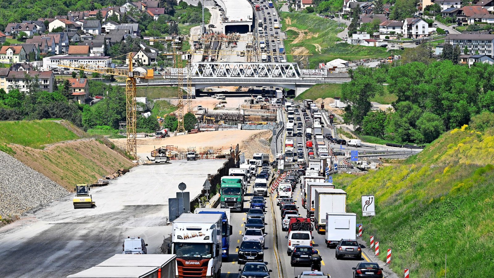 Baustelle an der A8 bei Pforzheim: Wenn die Infrastruktur erneuert wird, sind Staus die Folge.Foto: Bernd Weißbrod/dpa Baustelle an der A8 bei Pforzheim: Wenn die Infrastruktur erneuert wird, sind Staus die Folge.Foto: Bernd Weißbrod/dpa
