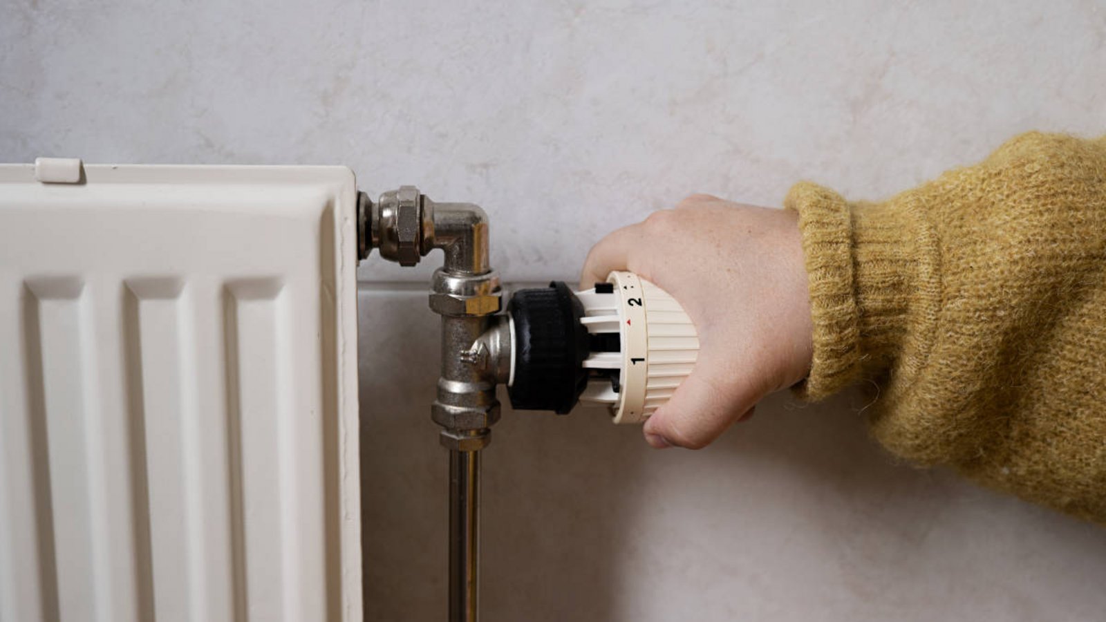 Erfahren Sie, wie warm es in einer Wohnung sein muss, welche Temperaturen vorgeschrieben sind, welche Pflichten Mieter und Vermieter haben und wie Sie Schimmelbildung vermeiden können.Foto: Susie Hedberg / Shutterstock.com Erfahren Sie, wie warm es in einer Wohnung sein muss, welche Temperaturen vorgeschrieben sind, welche Pflichten Mieter und Vermieter haben und wie Sie Schimmelbildung vermeiden können.Foto: Susie Hedberg / Shutterstock.com