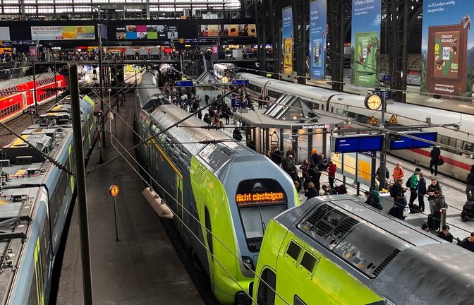 Bei einem Bahnunglück am Hamburger Hauptbahnhof sind am Freitagnachmittag sechs Menschen verletzt worden.<span class='image-autor'>Foto: Thomas Müller/dpa</span>