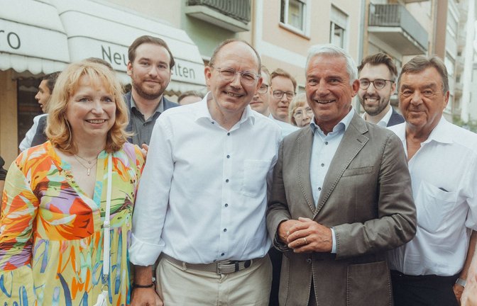 Die Wahl von Christian Specht (vorne links) zum Oberbürgermeister von Mannheim endete mit 500 Stimmen Vorsprung denkbar knapp. Aber immerhin hatte Landeschef Thomas Strobl (vorne rechts) endlich mal Grund zur Freude.<span class='image-autor'>Foto: Shout Media/Stefan Schreier</span>