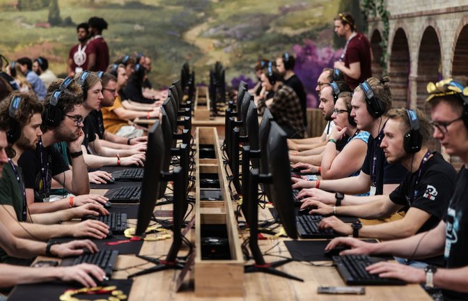 Bei der Gamescom 2025 testeten zahlreiche Messebesucher das neue Strategiespiel "Anno 117", eine Römisches-Reich-Version des in Deutschland entwickelten Klassikers "Anno 1800". (Archivbild)<span class='image-autor'>Foto: Oliver Berg/dpa</span>