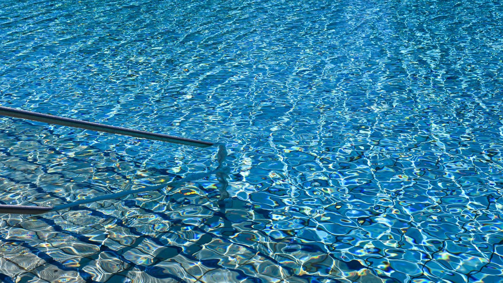 Die Ursachen des Badeunfalls sind bislang ungeklärt. (Symbolbild)Foto: dpa/Jens Kalaene