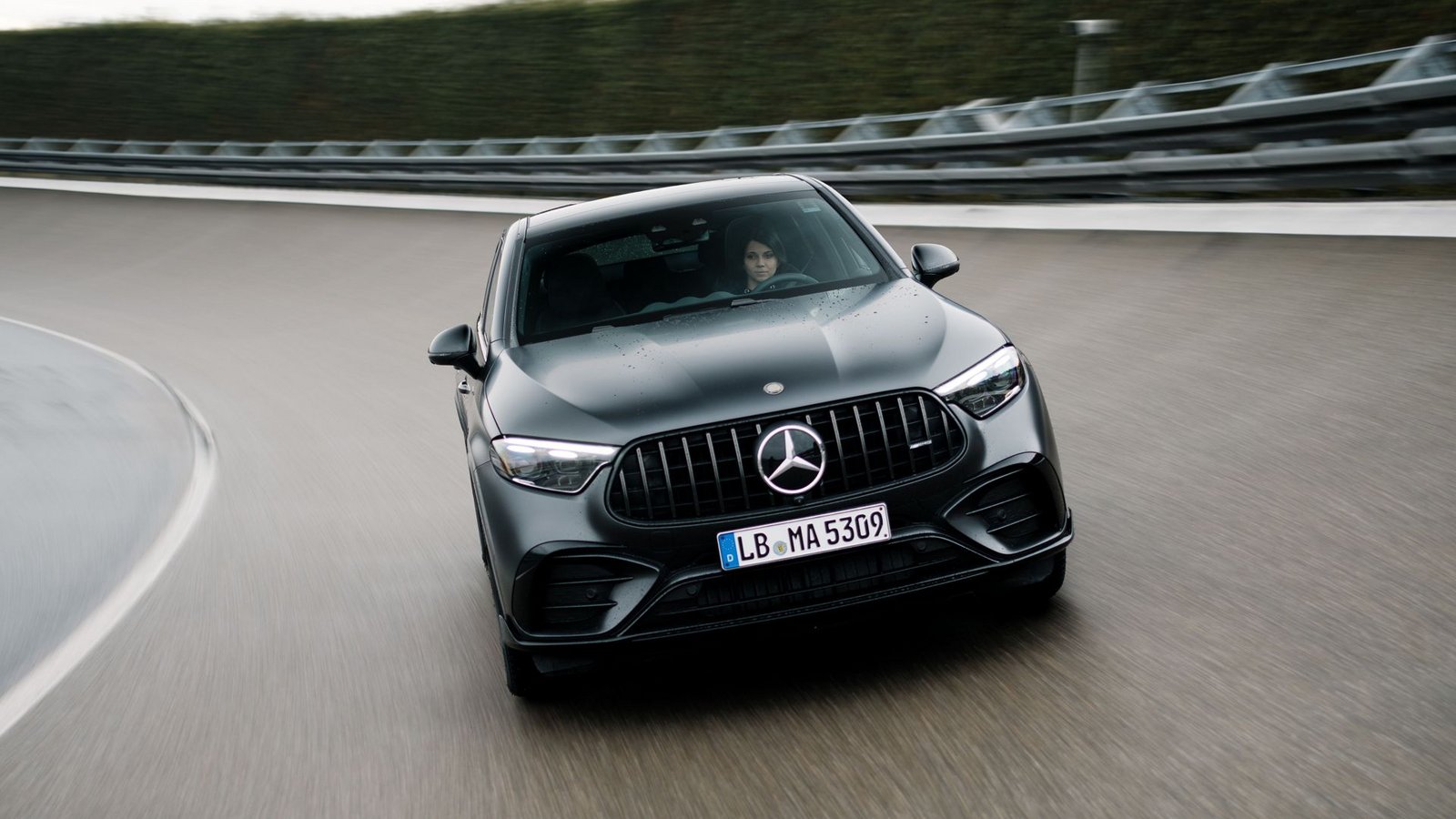 Sechszylinder-Comeback: Der neue Mercedes-AMG GLC 53 bringt einen 3-Liter-Sechszylinder zurück in die SUV-Baureihe (Symbolfoto).Foto: Mercedes-Benz AG/dpa-tmn/Mercedes-Benz AG Sechszylinder-Comeback: Der neue Mercedes-AMG GLC 53 bringt einen 3-Liter-Sechszylinder zurück in die SUV-Baureihe (Symbolfoto).Foto: Mercedes-Benz AG/dpa-tmn/Mercedes-Benz AG