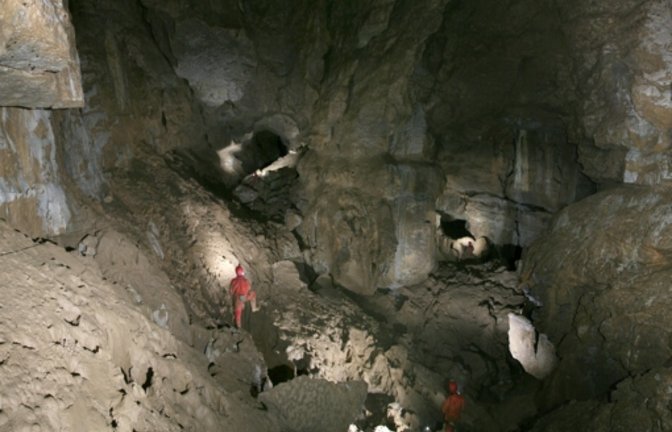 Höhlenwelten unter der  Alb: 60 Meter unter der Erde in der Vetterhöhle offenbart ein gewaltiges  Panorama  – die Abzweighalle zwischen Walhalla und Wolkenschloss<span class='image-autor'>Foto: /Höhlenverein  Blaubeuren</span>