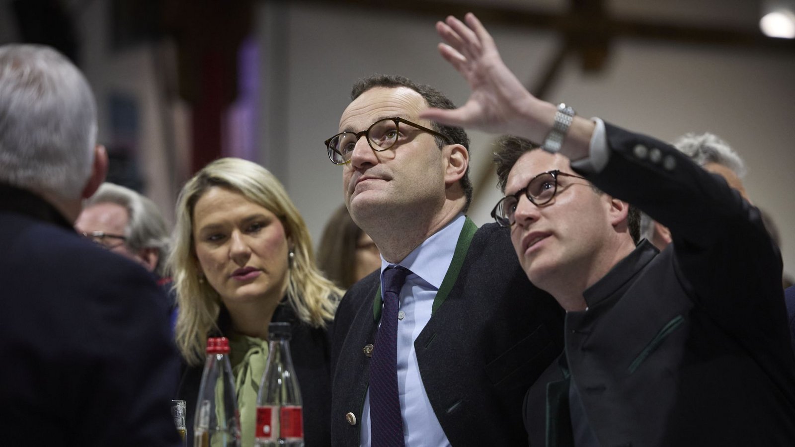 Jens Spahn (Mitte) und CDU-Landeschef Manuel Hagel im vergangenen Jahr beim politischen Aschermittwoch in Fellbach.Foto: Gottfried Stoppel Jens Spahn (Mitte) und CDU-Landeschef Manuel Hagel im vergangenen Jahr beim politischen Aschermittwoch in Fellbach.Foto: Gottfried Stoppel