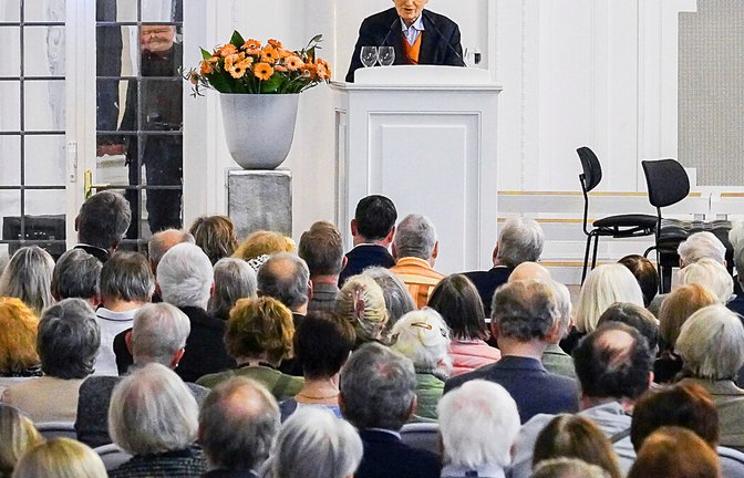 Erinnern an den Widerstand: die Stauffenberg-Gedächtnisvorlesung 2024 im Weißen Saal des Neuen Schlosses mit Dieprand von Schlabrendorff.<span class='image-autor'>Foto: Ferdinando Iannone</span>